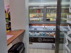 -全家便利店(襄阳南路店)