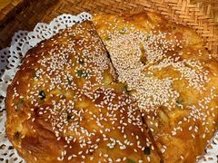 -帅巴人舅母子腊蹄民俗村
