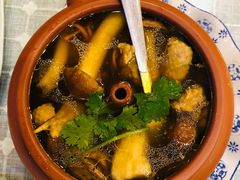 野生菌汽锅鸡-小厨子私房菜·云南美食店