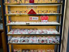-优医视平价眼镜蔡司依视路折扣工厂店(十里堡店)