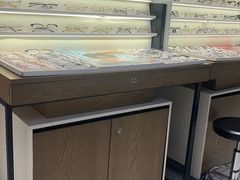 -爱视眸Eyeblling眼镜·依视路·蔡司镜片折扣店(百联南方商城购物中心)