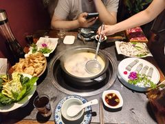 -大匠工房古船木艺术餐厅·猪肚鸡专门店(长白仙岛店)