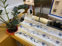 -优医视平价眼镜蔡司依视路折扣工厂店(十里堡店)