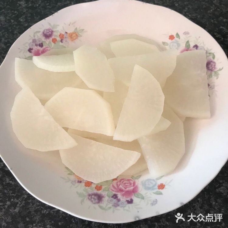 香喷喷牛肉面  材料：土豆、牛肉、姜块、花椒、蒜头、