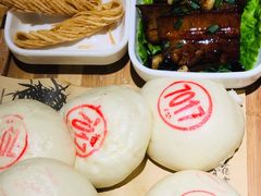 土馒头配大块肉-7017味道工厂(三墩店)