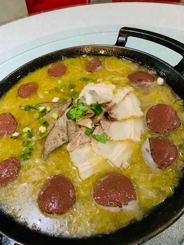 最东北民俗风情饭店(建河街店)-"距离机场大巴车站点比较近,因为下午