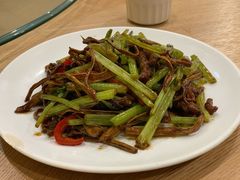茶树菇炒牛柳-牧羊餐厅