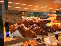焦糖牛角包-PAPER STONE BAKERY(天环店)