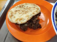 火烧夹肉-清真-戏楼王记牛肉面