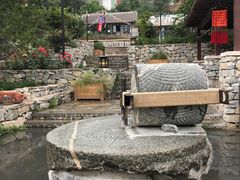 -百里峡七彩艺术小镇