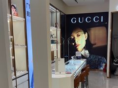 -J-Optical佳视明眼镜·蔡司视觉(青岛金茂览秀城店)