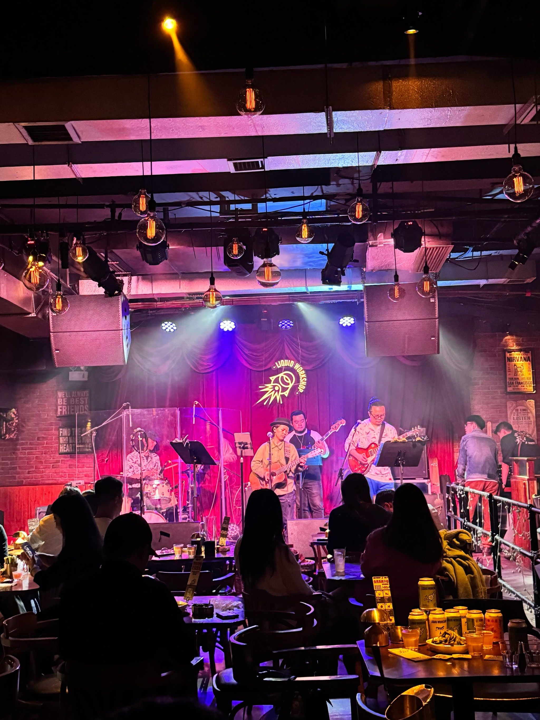 和朋友反复去的这家livehouse酒吧!