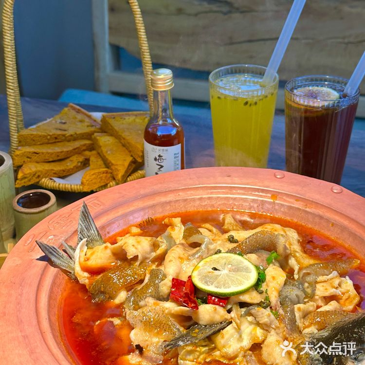 在花园里吃正宗地道的云南菜💐