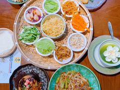 -包整·丝娃娃(一览甲秀楼风景店)