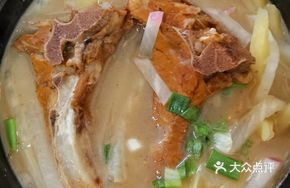 Braised Pork Spine in Clay Pot