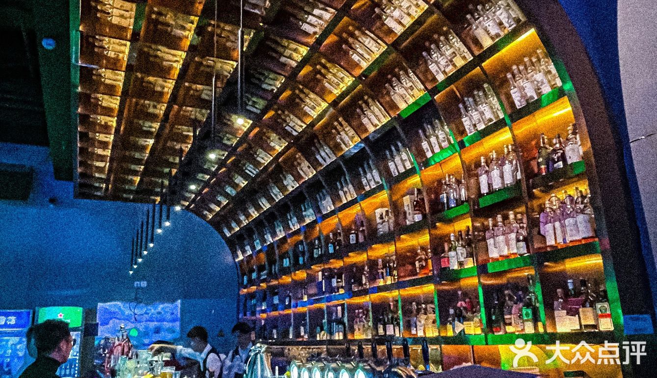 这酒吧的牛排也太好吃了！跨界玩的这么6你让牛排馆怎么活！