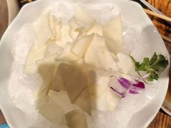 -老牌坊云南鱼豆花火锅(爱建店)