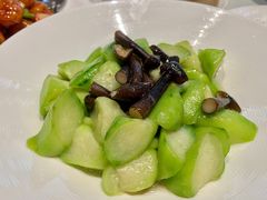 菌菇炒胜瓜-皇朝会.经典传统粤菜(外滩店)