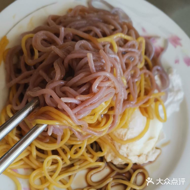 苗家食堂~简单易做的酱油拌面。