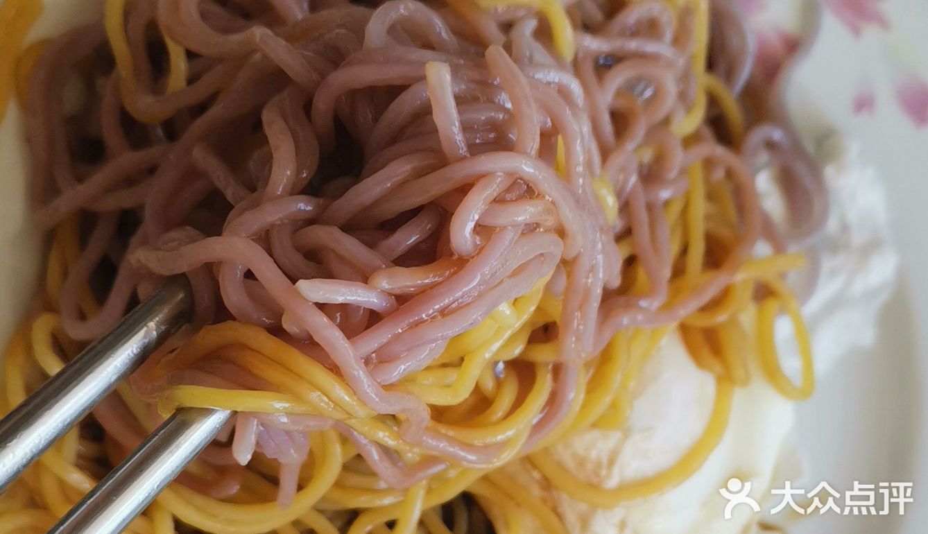 苗家食堂~简单易做的酱油拌面。