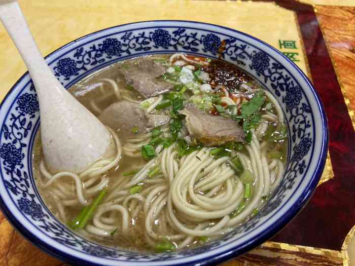伊兰牛肉面-"伊兰牛肉面是一家比较清淡的拉面馆,他们家.