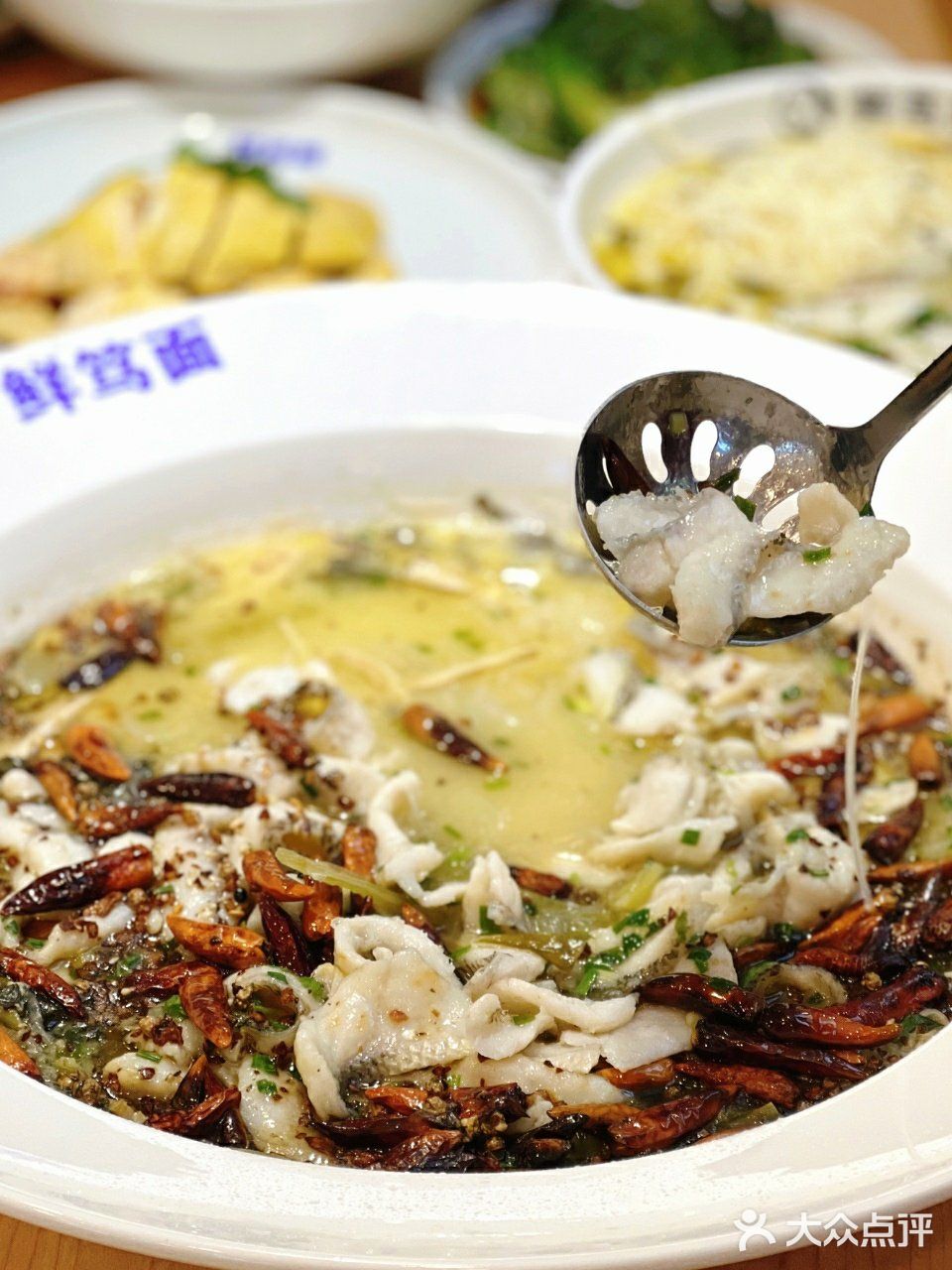 鲜笃酸菜鱼火爆魔都 性价比超值！ 