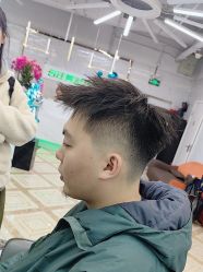 -秦·专注剪发