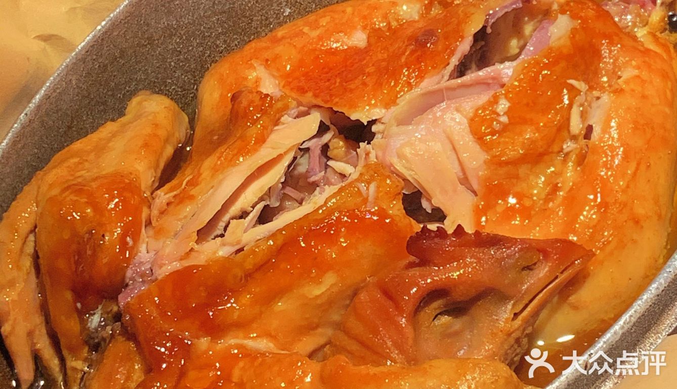 和别家的不一样 他是外面包裹着一圈应该是面粉之类的