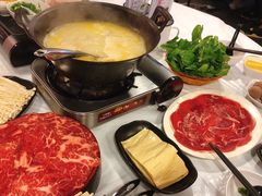 -鲜入围煮花胶鸡海鲜火锅