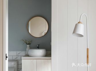 浅浅黄色的奶香,伴着云朵面包渐渐地在嘴里的化开