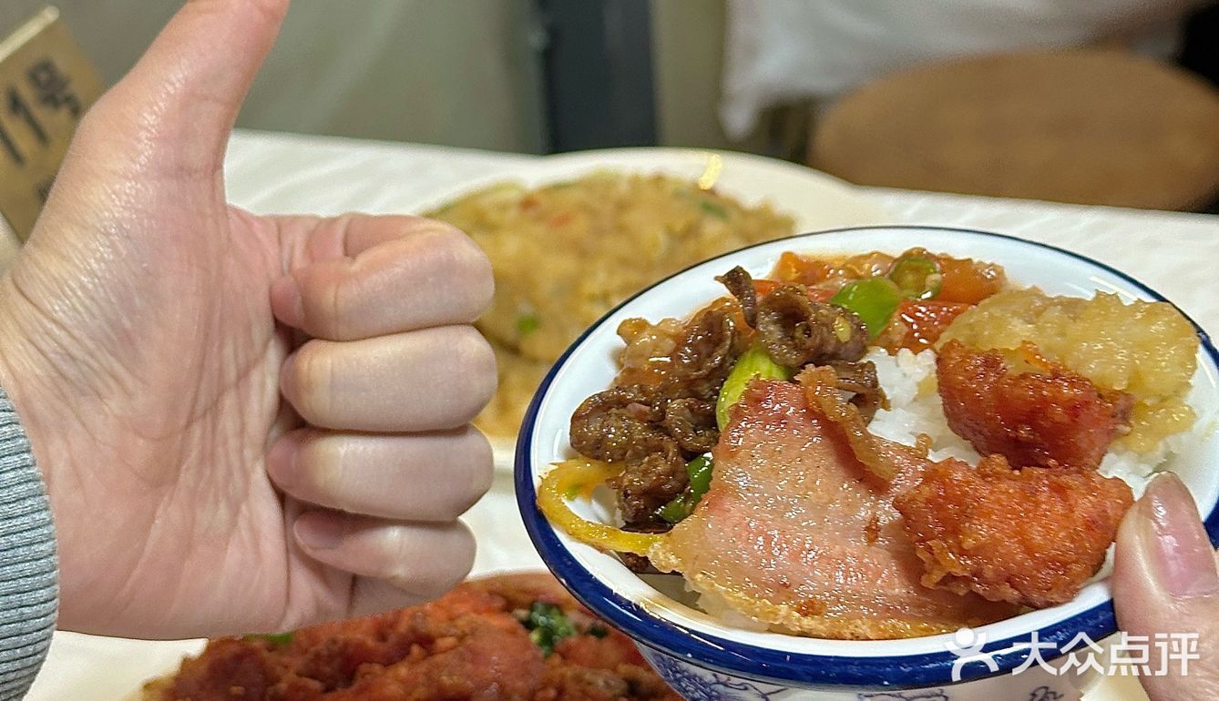 丽江土著带路！这家饭店让我连干三碗饭！