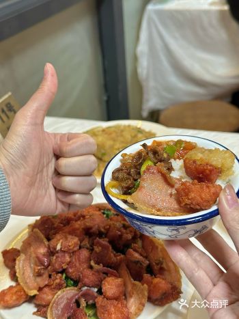 丽江土著带路！这家饭店让我连干三碗饭！