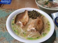 雪菜脱骨黄鱼面-洪大妈·黄鱼面(金山嘴渔村店)