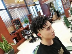 -尼特斯男士发型馆