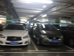 -白玉兰广场停车场