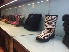 -UGG(燕莎奥特莱斯购物中心店)