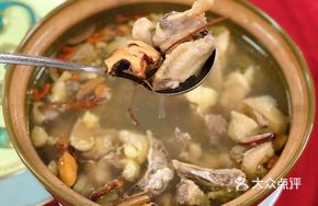 Five-fingered Mulberry Herbal Chicken Stew