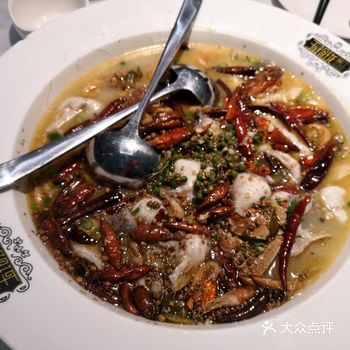 晚上带家人和孩子出来溜溜和吃饭，又选择了玉玲珑