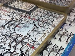 -美式眼镜·授权蔡司.依视路.尼康.豪雅.明月(人民广场店)