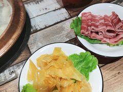 -虾弄弄海派小龙虾·牛羊蝎子火锅