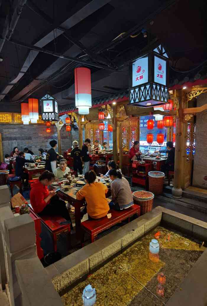 渝大狮毛肚老火锅(解放碑店)-"位置: 直接导航去的,还是很.