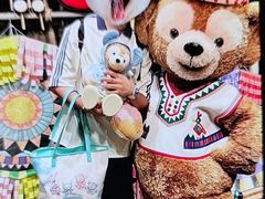 -小镇影院迪士尼小熊Duffy与他的朋友合影地