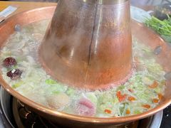 -果松木炭酸菜铜火锅·外婆参鸡汤