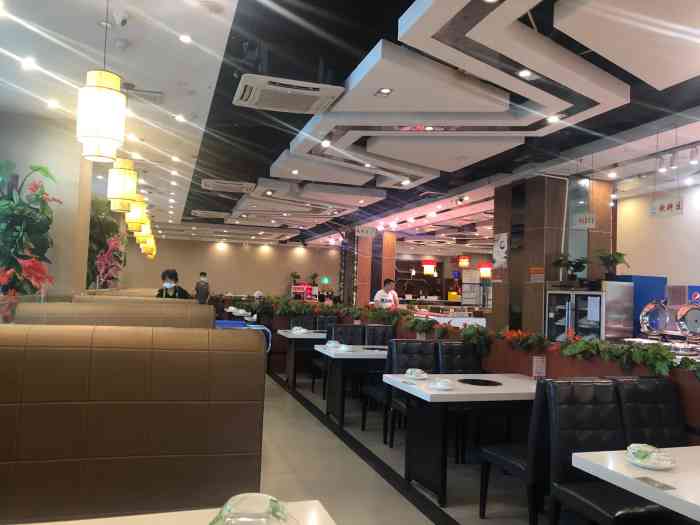 冠菌自助火锅(大朗长盛店)-"[调皮]今天太了,但是炎热的天气也挡不住.