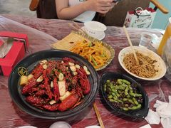 -肥肥虾庄·金牌油焖大虾(汉口城市广场店)