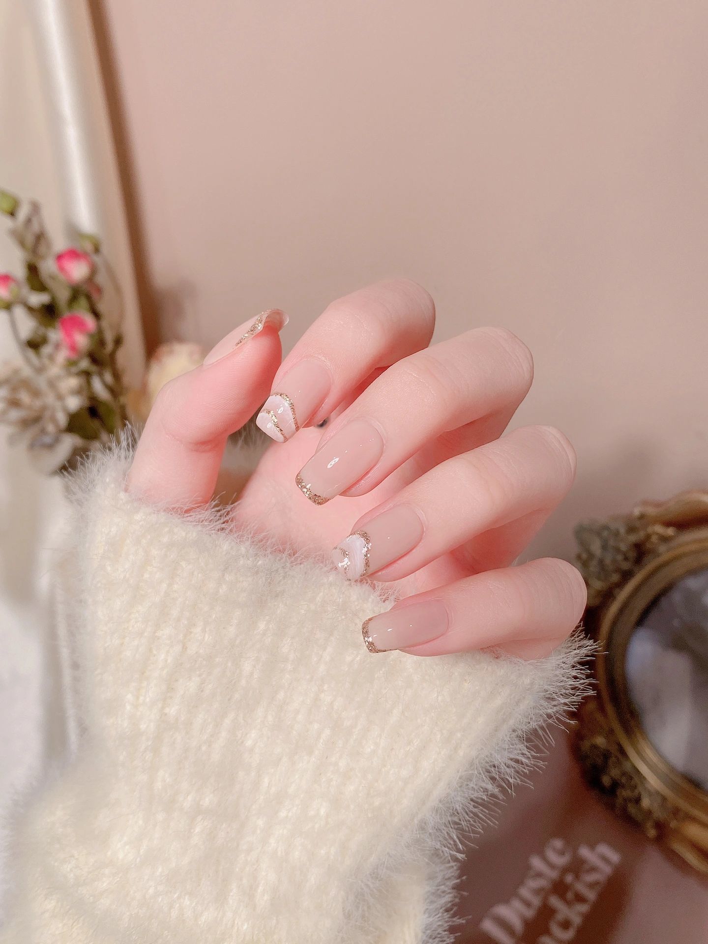 温柔玉脂山丘纹美甲