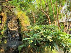 -Chom Cafe and Restaurant