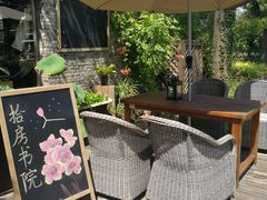 -田园东方蜜桃村的田野营地