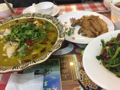-鲁班小馆(政四街店)