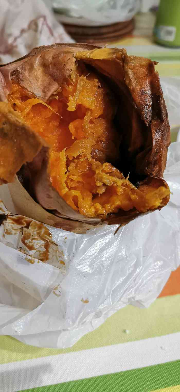 哈呦先生烤鸡架-"从远大出来就闻到很香的烤地瓜的味道 原.